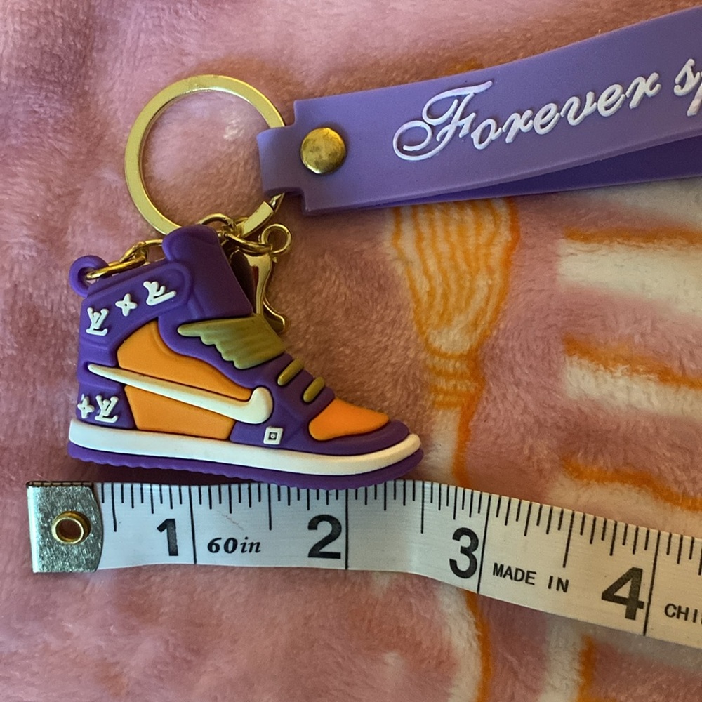 NWOT “Louise” keychain